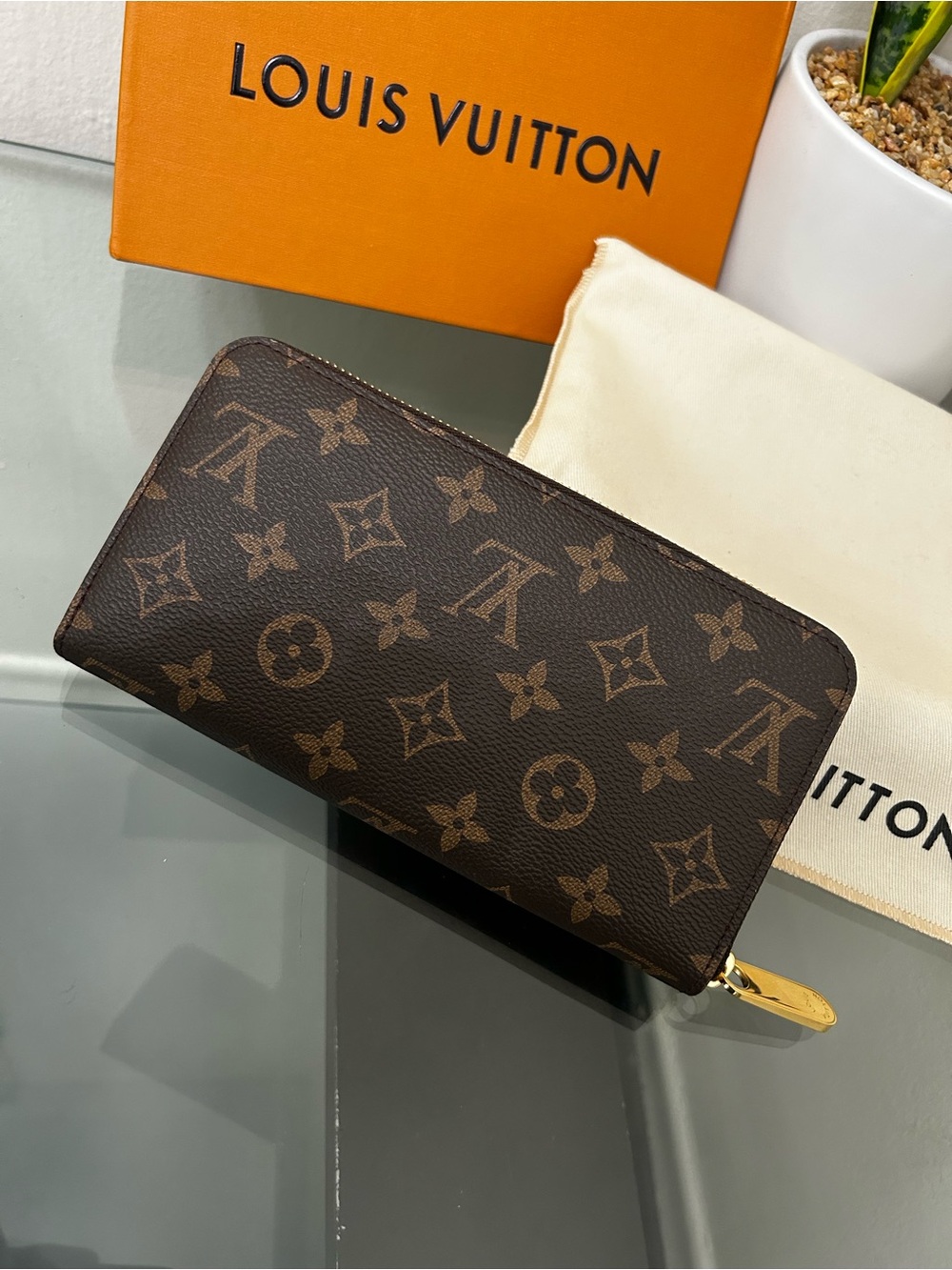 Louis Vuitton Brown Monogram Zip Around Wallet with Gold Hardware - Picture 2 of 9